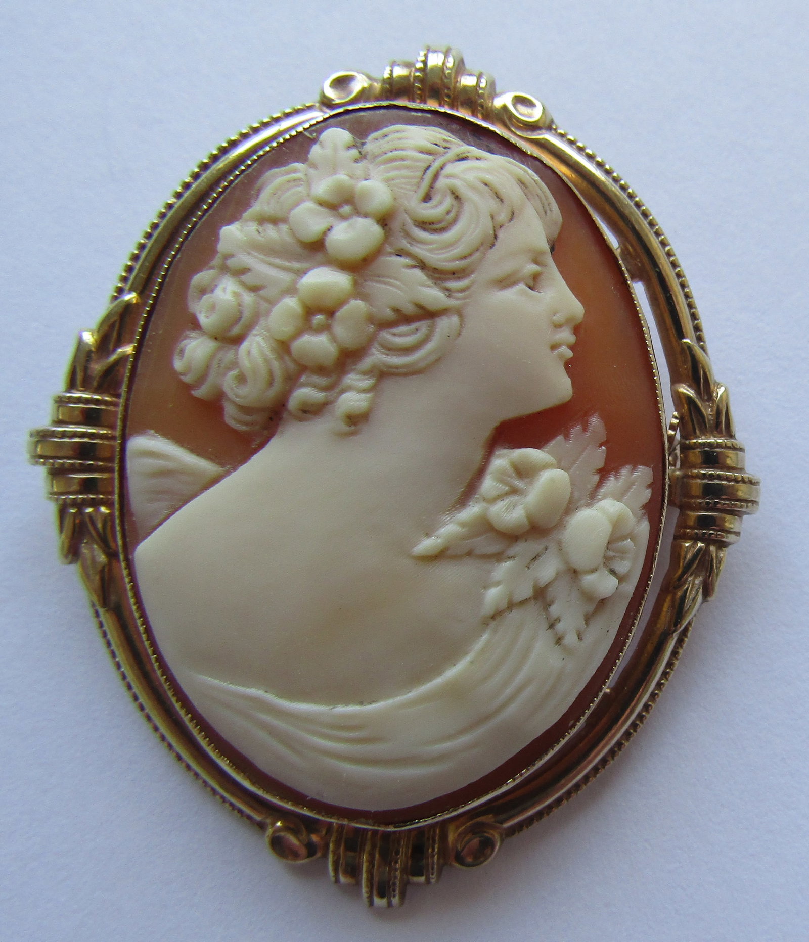10K GOLD CARVED SHELL CAMEO PIN & PENDANT 8 GRAMS: ANTIQUE VINTAGE ESTATE ORNATELY CARVED SHELL CAMEO MEASURES 1 3/8 INCHES BY 1.75 INCHES. FRAME TESTED 10K YELLOW GOLD . WEIGHS 8.1 GRAMS. EXCELLENT USED CONDITION. WITH IMPERIAL AUCTION THE COST FOR P