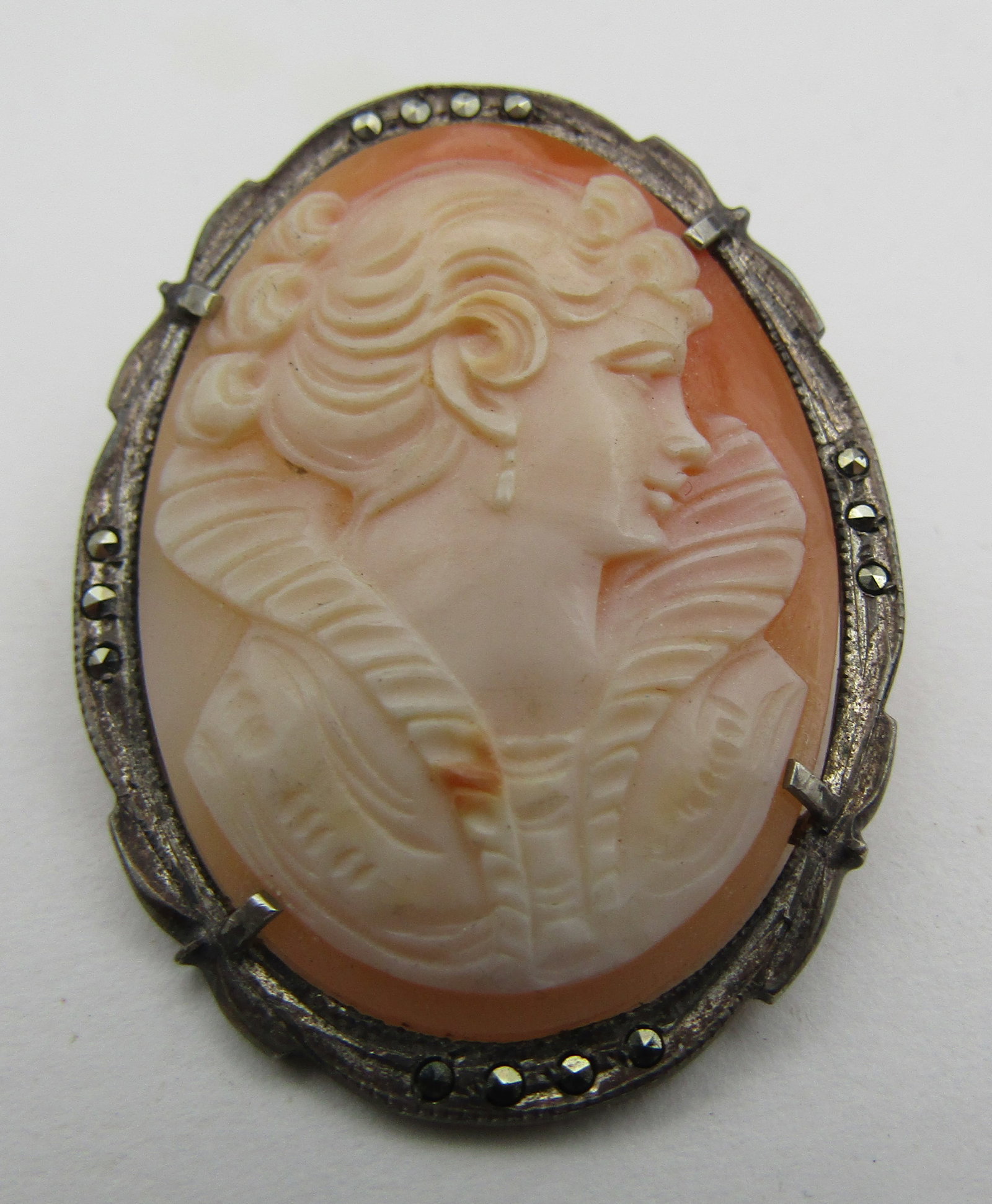 830 STERLING SILVER CAMEO PIN PENDANT MARCASITE: ANTIQUE VINTAGE ESTATE BEAUTIFUL CARVED SHELL BUST OF A LADY CAMEO. MARKED "830" SILVER FRAME. 1 INCH BY 1 1/2 INCHES. WEIGHS 5.7 GRAMS. EXCELLENT USED CONDITION. WITH IMPERIAL AUCTION THE COST FOR PA