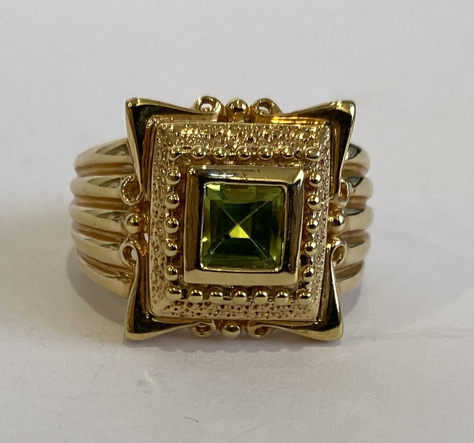 GOLD ON STERLING SILVER PERIDOT RING 8GRM SIZE?: DESIGNER SIGNED "RS 925". TOP MEASURES 5/8" AND WEIGHS 7.8 GRAMS. SIZE ?. EXCELLENT CONDITION. WITH IMPERIAL AUCTION THE COST FOR PACKING AND SHIPPING VIA USPS IN THE USA IS $5.