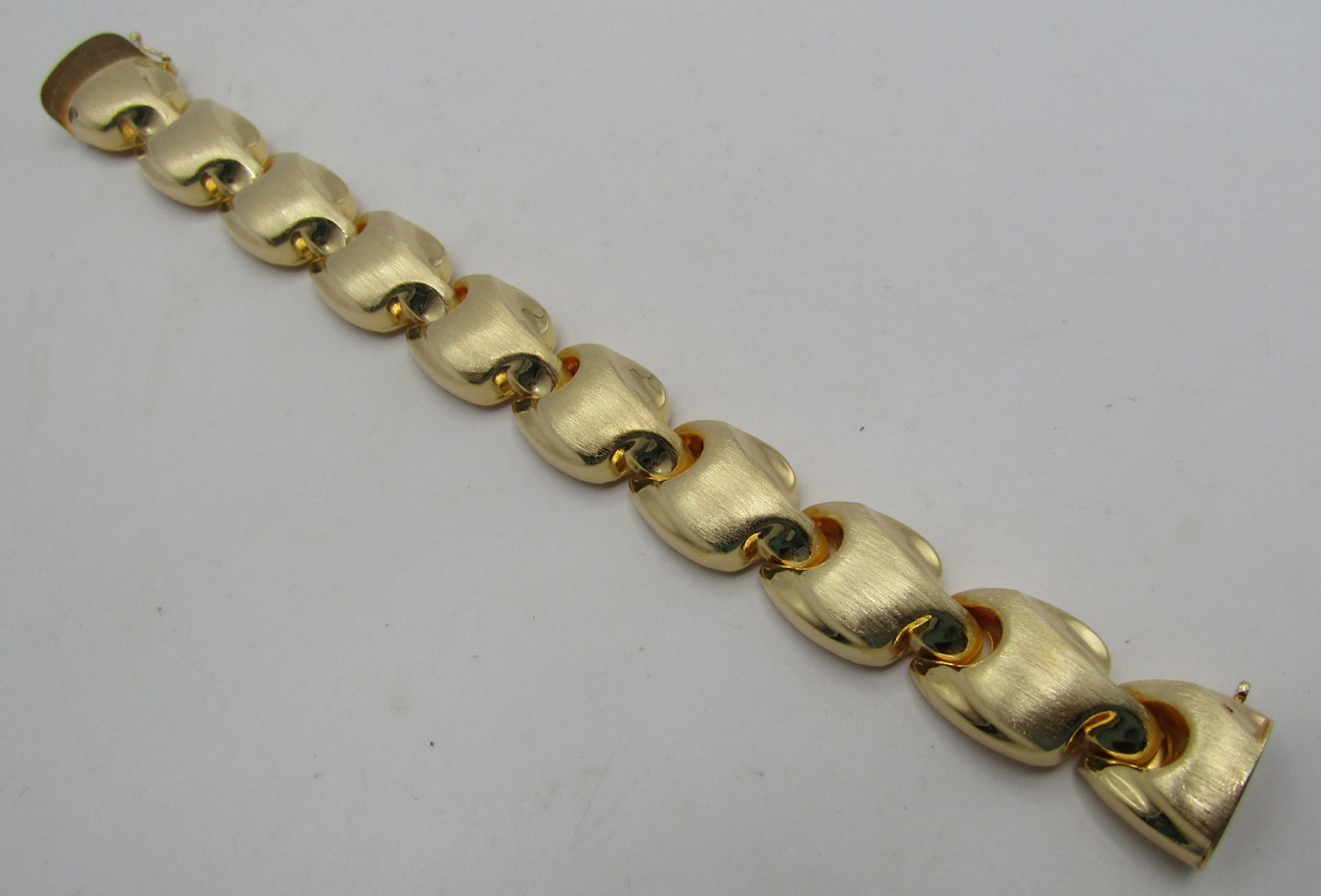 GOLD ON STERLING SILVER BOLD LINK BRACELET 32GRAMS: DESIGNER SIGNED "V 925 ITALY". 7.25 INCH GOLD ON STERLING SILVER BRACELET WEIGHS 32 GRAMS. EXCELLENT CONDITION. WITH IMPERIAL AUCTION THE COST FOR PACKING AND SHIPPING VIA USPS IN THE USA IS $5.