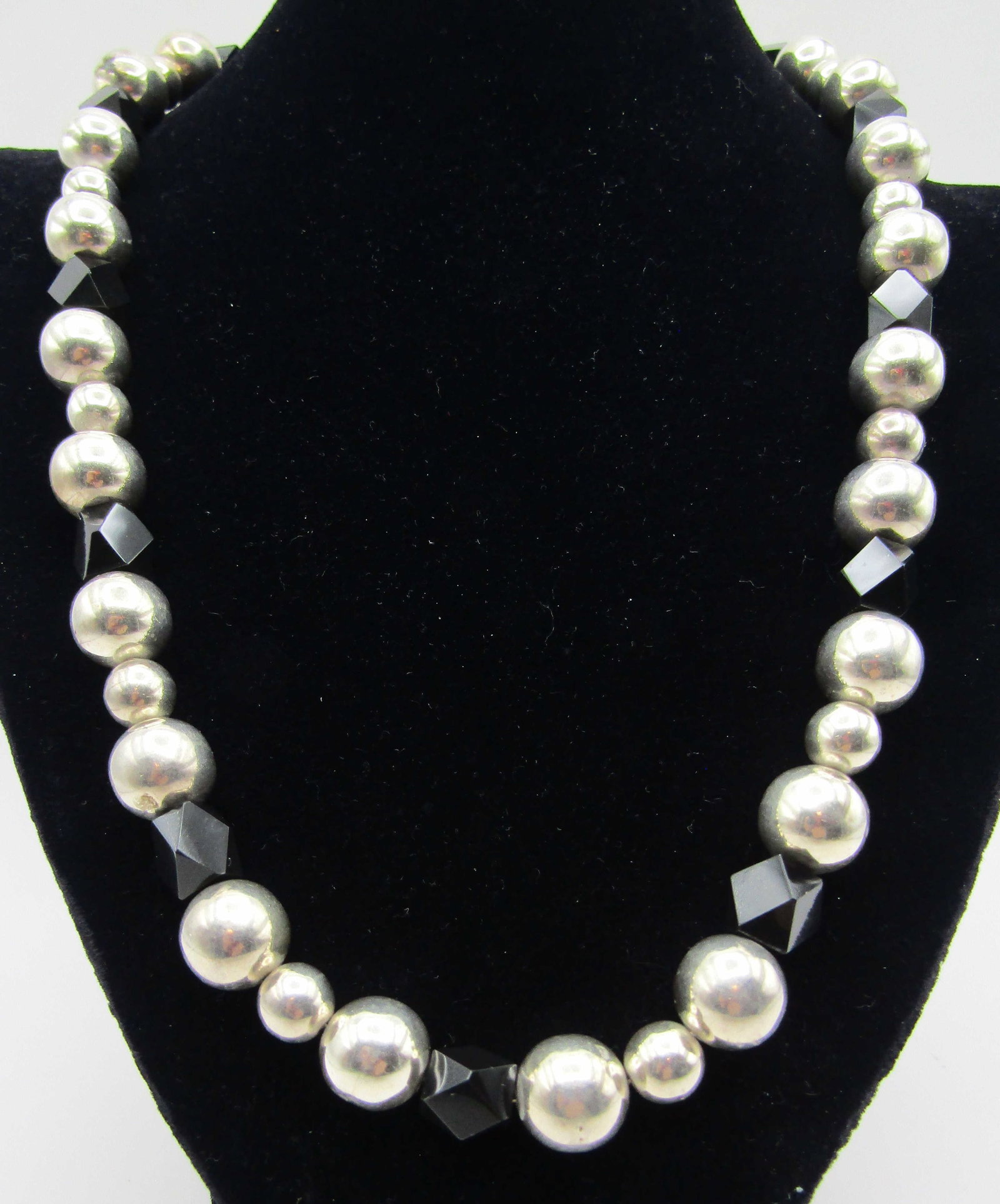 TS-30 TWO TREE 87G 14MM BEAD 24" NECKLACE STERLING: TWO TREES MINGS TAXCO MEXICO 24 INCH LONG STRAND OF 14MM & 10MM ROUND & 10MM SQUARE VINTAGE ESTATE BEADS STRUNG ON A STERLING SILVER LINK CHAIN. MARKED "PC TS-30 925" WITH 2 TREES, WEIGHS 87.7 GRAMS. 