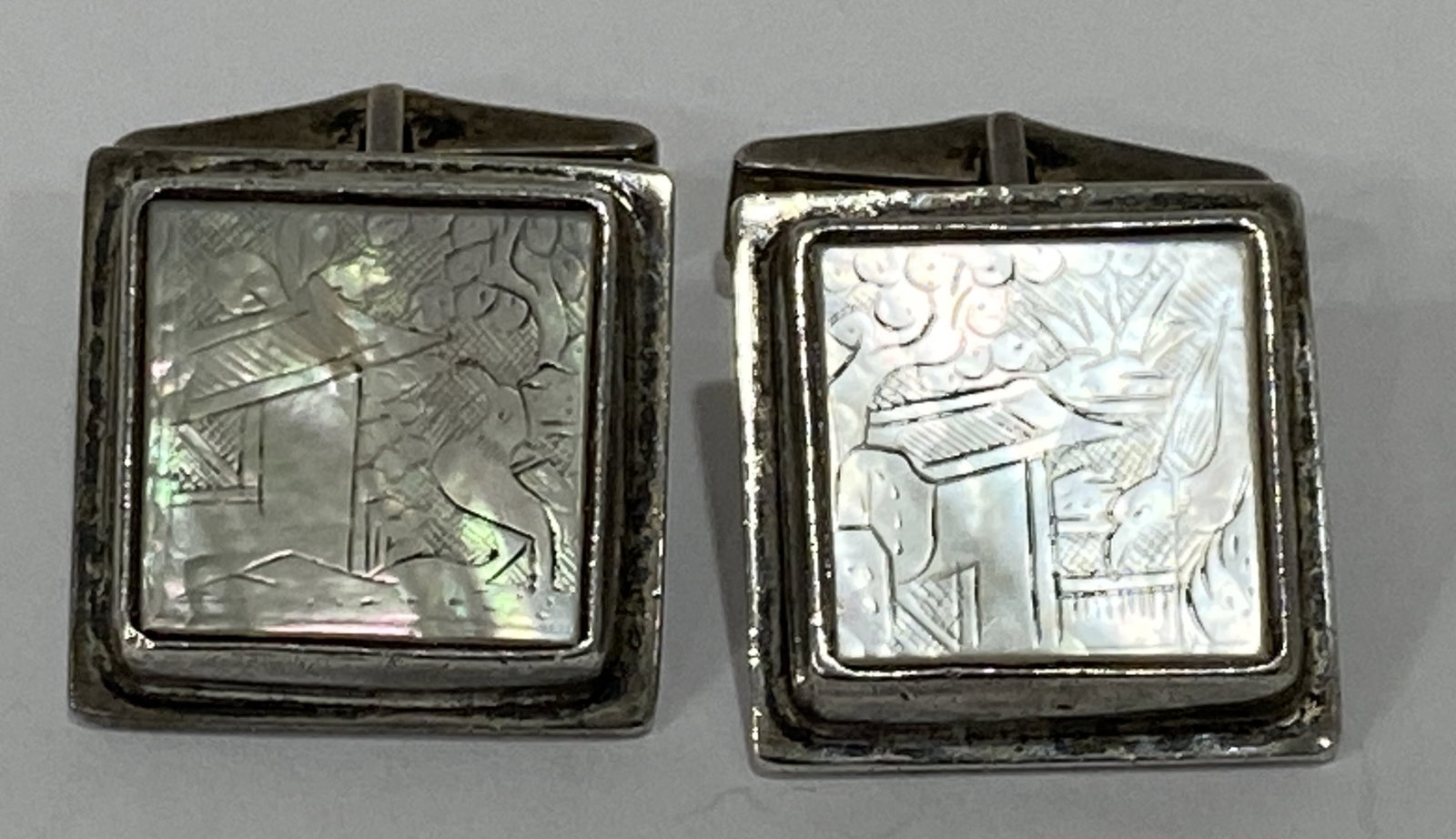 MICHAUD CUFFLINKS CARVED MOP STERLING SILVER 17GRM: VINTAGE ESTATE SIGNED "MICHAUD STERLING" CARVED MOTHER OF PEARL ASIAN SCENE. MEASURE .75 INCH BY .75 INCH. STERLING SILVER CARVED DESIGN CUFFLINKS. WEIGH 17.6 GRAMS. EXCELLENT USED CONDITION. WITH IMP
