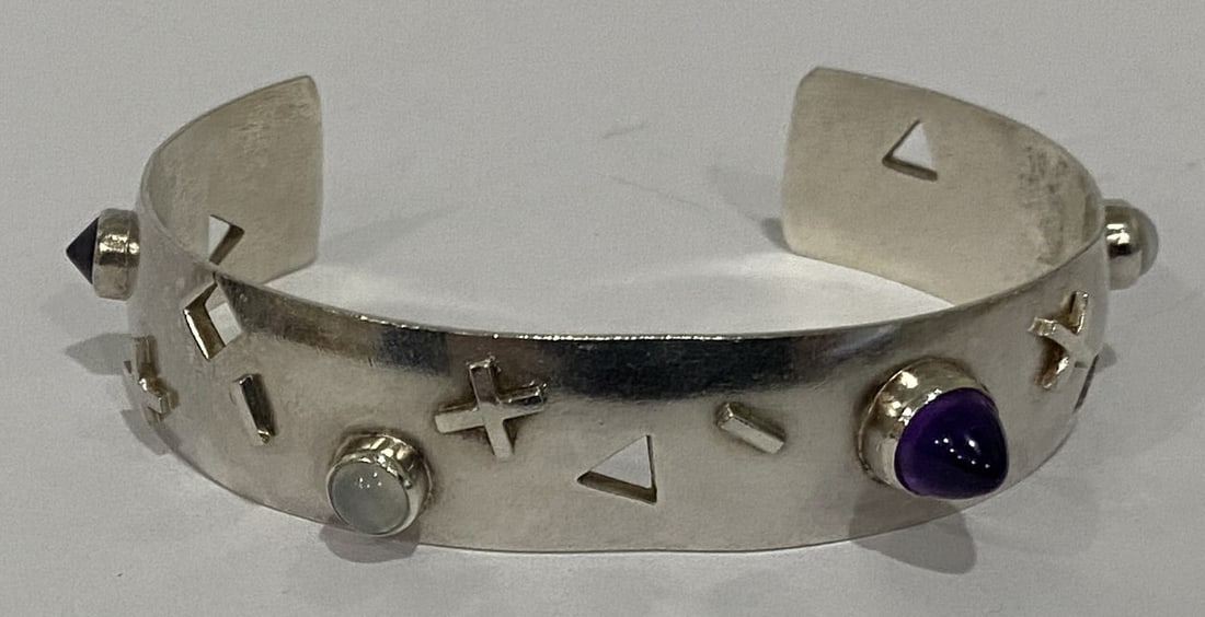 EDUARDO RUBIO GEMSTONE BRACELET STERLING SILVER: MUSEUM QUALITY ARTIST SIGNED " E RUBIO 90, 925". MODERN AMETHYST MOONSTONE CUFF BRACELET STERLING SILVER. FITS A 7 INCH WRIST. WEIGHS 30.8 GRAMS. EXCELLENT USED CONDITION. WITH IMPERIAL AUCTION THE CO