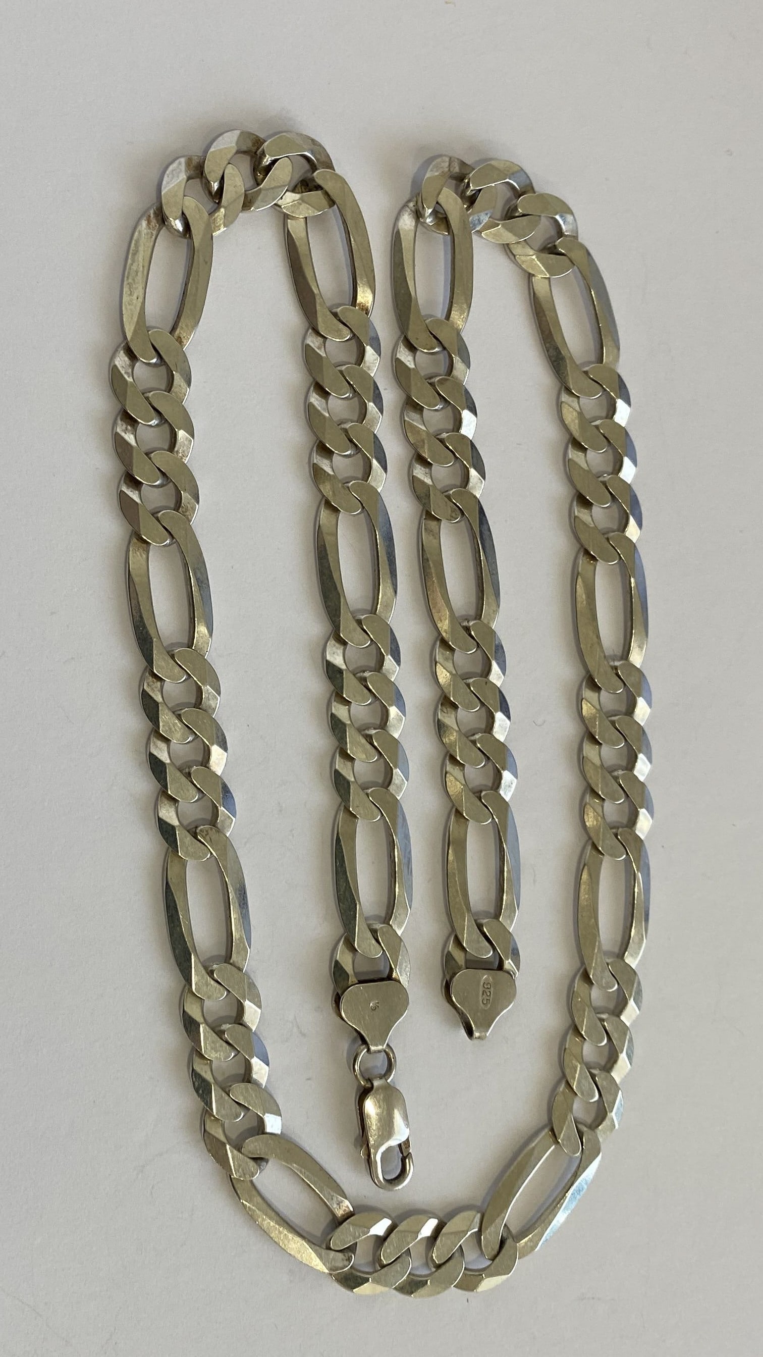 24" FIGARO LINK CHAIN NECKLACE STERLING SILVER 65G: STERLING SILVER FIGARO LINK CHAIN NECKLACE MEASURES 24 INCHES LONG. WEIGHS 65.8 GRAMS. EXCELLENT USED CONDITION. WITH IMPERIAL AUCTION THE COST FOR PACKING AND SHIPPING VIA USPS IN THE USA IS $5.