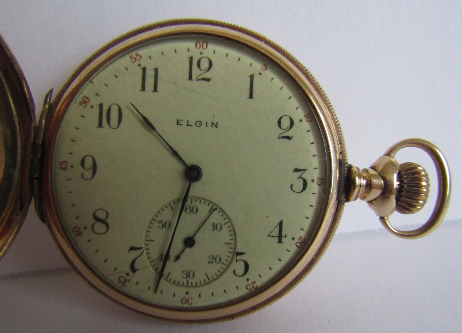 SOLID 14K GOLD ELGIN POCKET WATCH HUNTING CASE 62G: 1913 ANTIQUE SOLID 14K GOLD POCKET WATCH. ELGIN NATIONAL CO; 17 JEWEL MOVEMENT RUNNING NOT SERVICED. CASE HALLMARKED " R BROS WARRANTED 14K US ASSAY. 45MM WIDE AND 60MM TALL. WEIGHS 62 GRAMS. WITH IMP