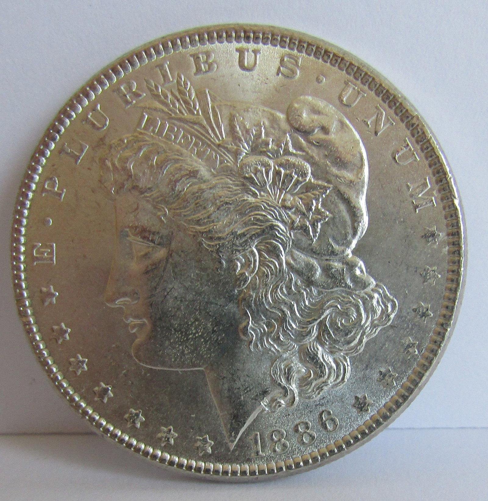 1886 UNCIRCULATED MORGAN US SILVER DOLLAR COIN: UNCIRCULATED MORGAN SILVER DOLLAR 1886 P MINT