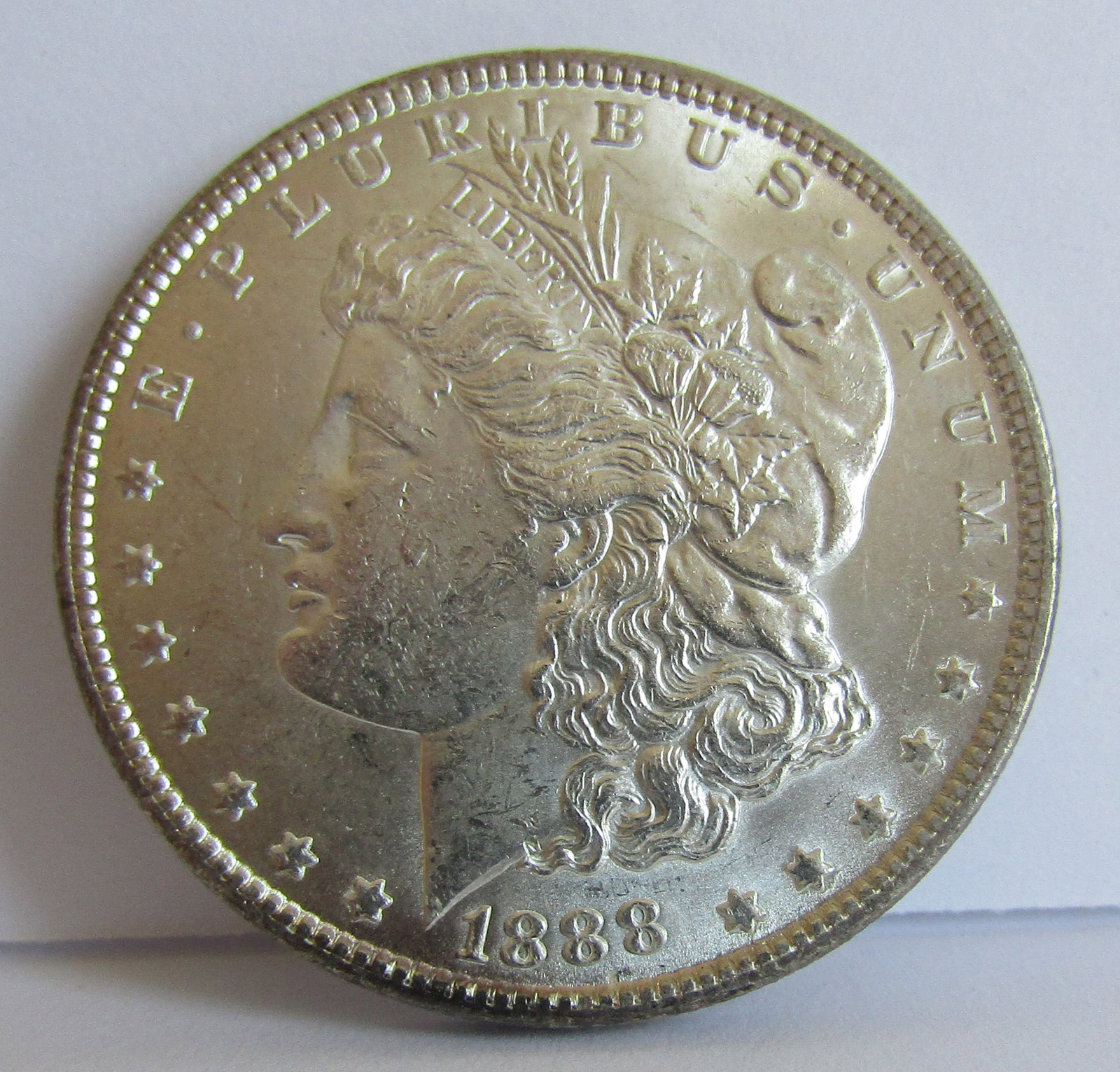 1888 UNCIRCULATED MORGAN US SILVER DOLLAR COIN: UNCIRCULATED MORGAN SILVER DOLLAR 1888 P MINT. USA SHIPPING USPS $5