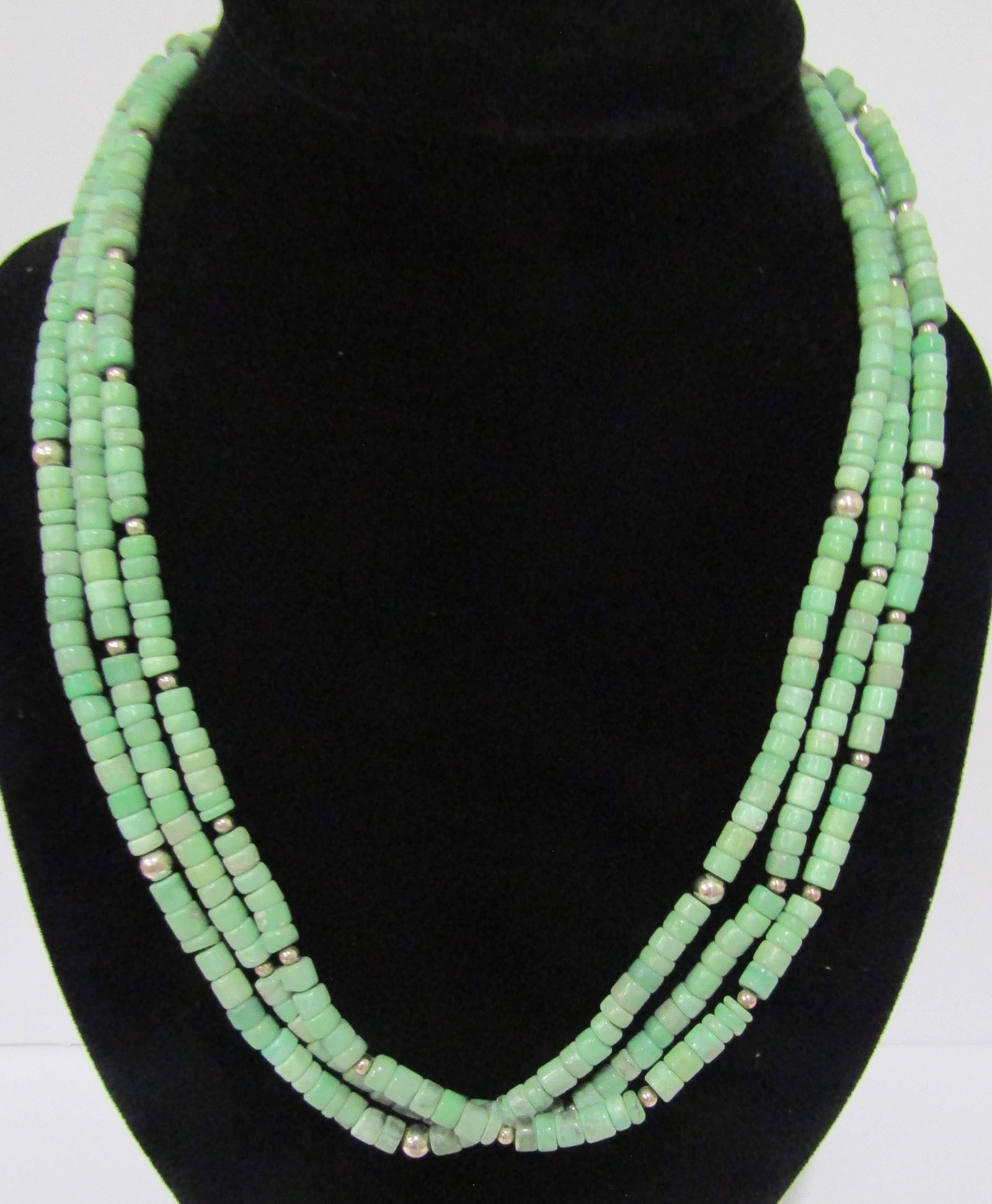 "DRT" TURQUOISE BEAD NECKLACE STERLING SILVER 57GR: VINTAGE ESTATE GENUINE 3 STRAND TURQUOISE NECKLACE ANDSTERLING SILVER BEADS MEASURE 21 INCHES LONG, TESTED STERLING SILVER. WEIGHS 57.2 GRAMS. EXCELLENT USED CONDITION. WITH IMPERIAL AUCTION THE COST 