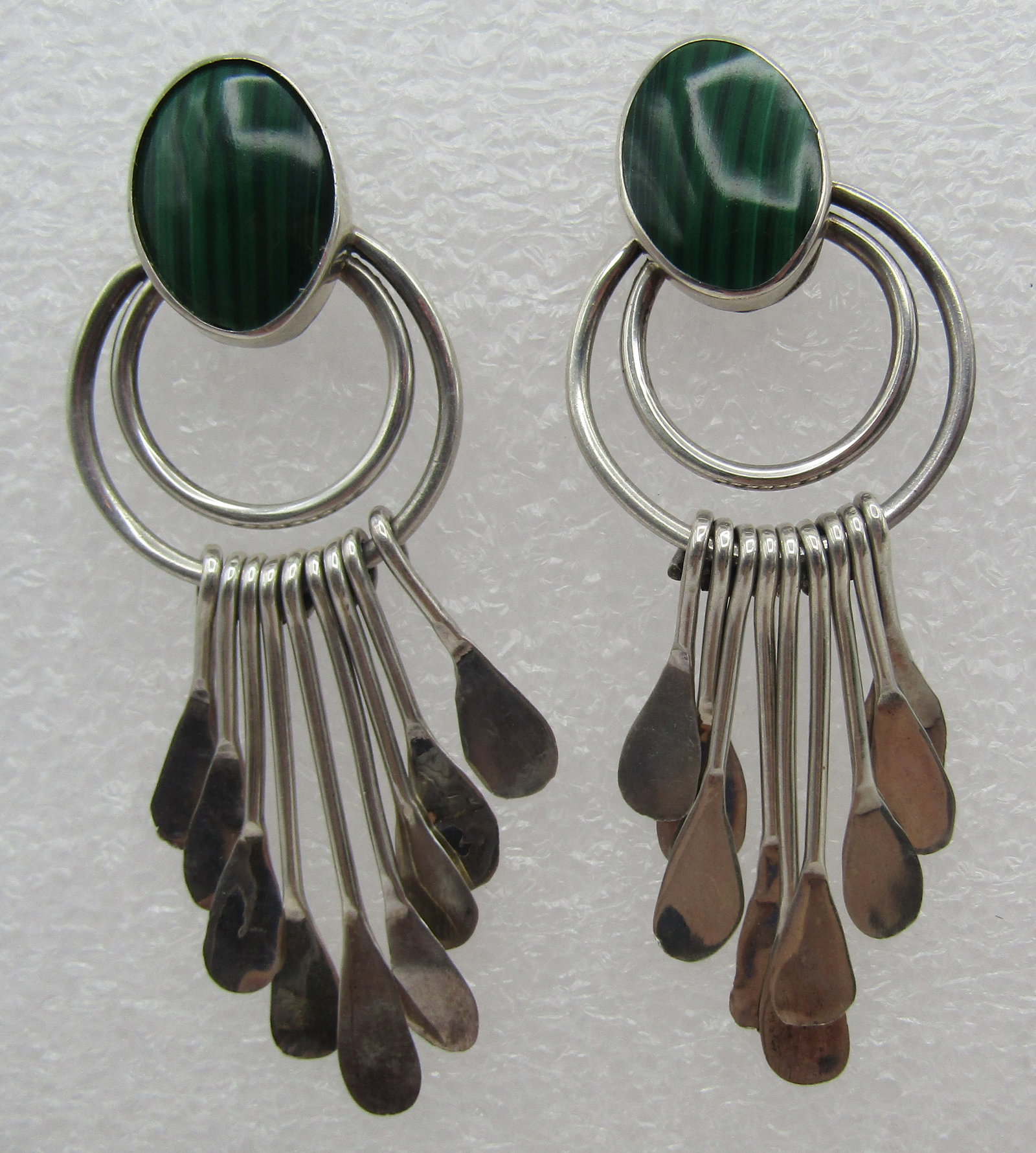 TH-91 TAXCO MALACHITE 3" EARRINGS STERLING SILVER: LARGE 3" WATERFALL CHANDELIER EARRINGS. VINTAGE ESTATE ARTIST HALLMARKED " TH-91? 925 MEXICO" MEASURE 3 INCHES BY 1 1/8". WEIGH 20 GRAMS. EXCELLENT USED CONDITION. WITH IMPERIAL AUCTION THE COST FOR P