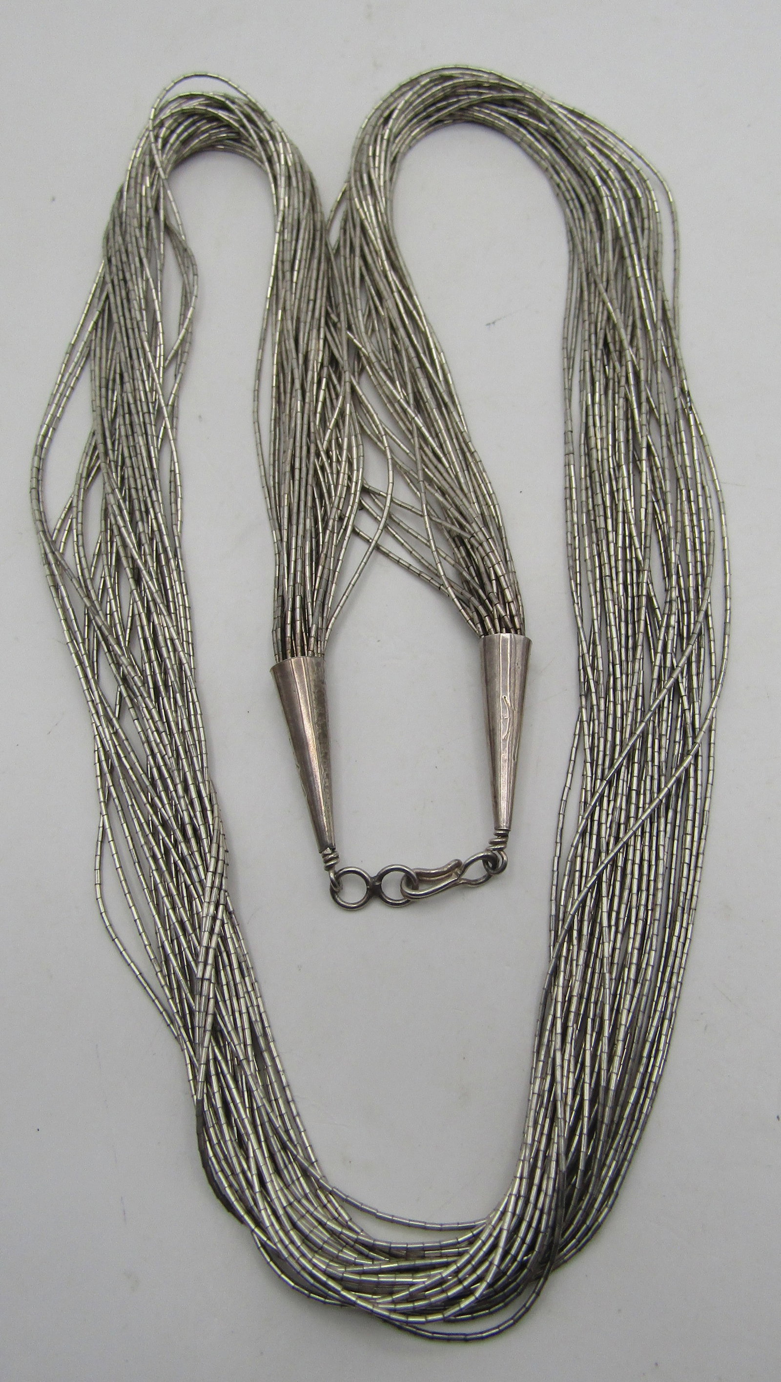 23" LIQUID STERLING SILVER NECKLACE 35GRAM: MARKED "STERLING" SILVER NECKLACE. NATIVE AMERICAN SOUTHWEST NAVAJO INDIAN JEWELRY. MEASURES 23 INCHES LONG. WEIGHS 35.1 GRAMS. EXCELLENT CONDITION. WITH IMPERIAL AUCTION THE COST FOR PACKING AND SHIP