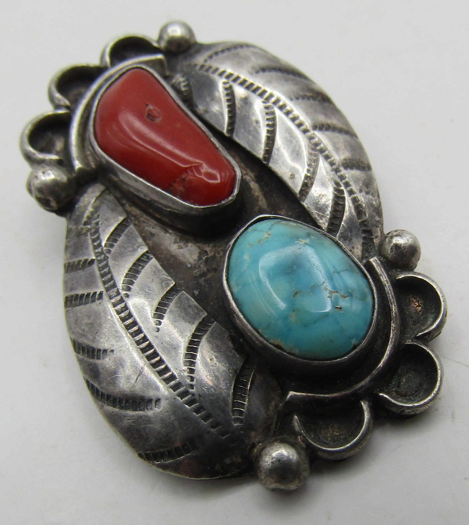TURQUOISE CORAL NECKLACE PENDANT STERLING SILVER: EARLY VINTAGE ESTATE GENUINE TURQUOISE AND RED CORAL PENDANT. NATIVE AMERICAN SOUTHWEST NAVAJO INDIAN JEWELRY. MEASURES 1.5 INCHES. TESTED STERLING SILVER. WEIGHS 9.2 GRAMS. EXCELLENT USED CONDITION. 