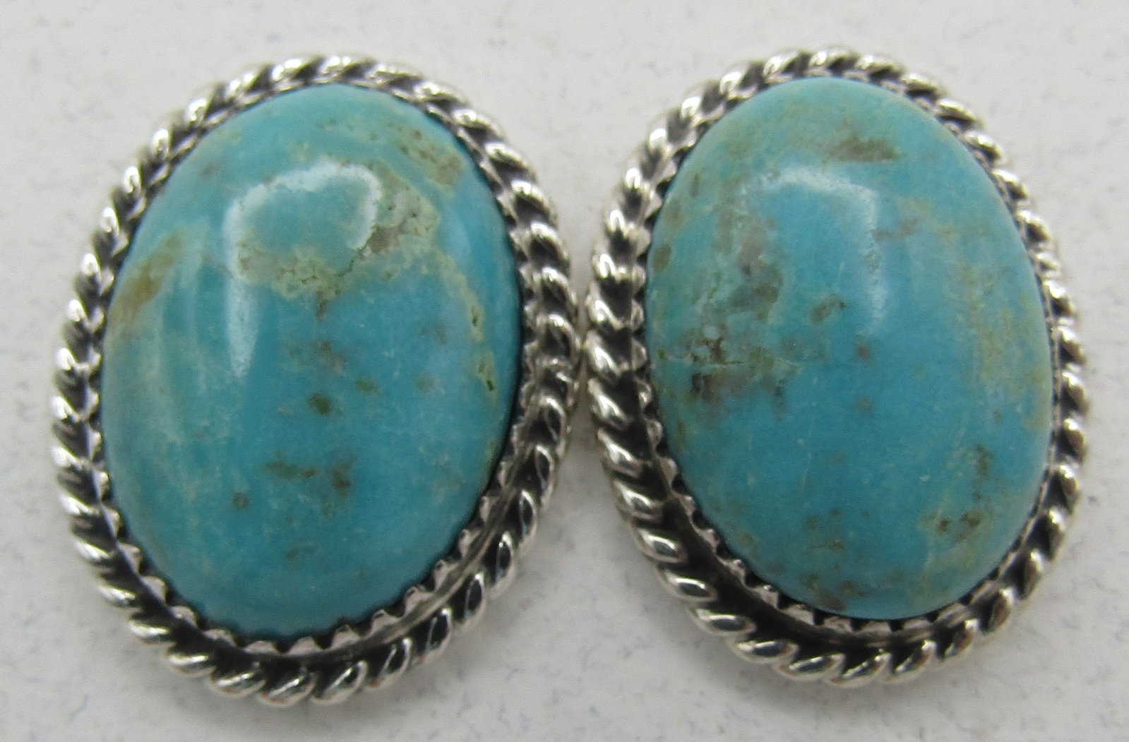 "GB" TURQUOISE EARRINGS STERLING SILVER: ROYSTON TURQUOISE STERLING SILVER EARRINGS HALLMARKED "GB STERLING" GARRISON BOYD. HANDMADE NATIVE AMERICAN SOUTHWEST NAVAJO INDIAN JEWELRY. MEASURE 1" LONG. WEIGH 10.0 GRAMS. EXCELLENT CONDITION. WIT
