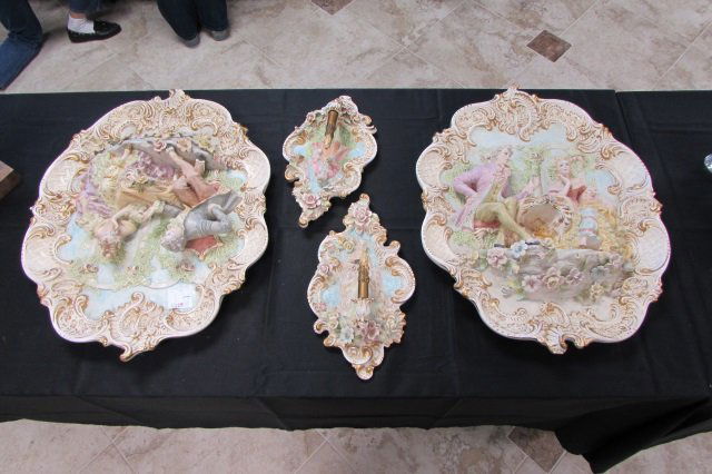 4pc Capodimonte Style Wall Plaques & Candle Sconce: Soft Paste Measures 28" x 21.5". 15-1