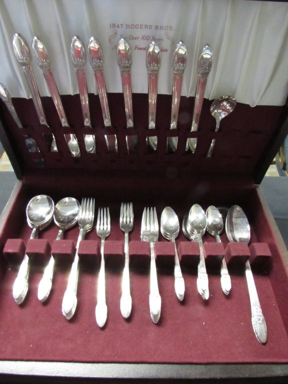 First Love Roger Brothers Silverware 52 Pc Set: 3.845. Maroon felt-lined wood presentation box. Silver plate Rogers Bros.
