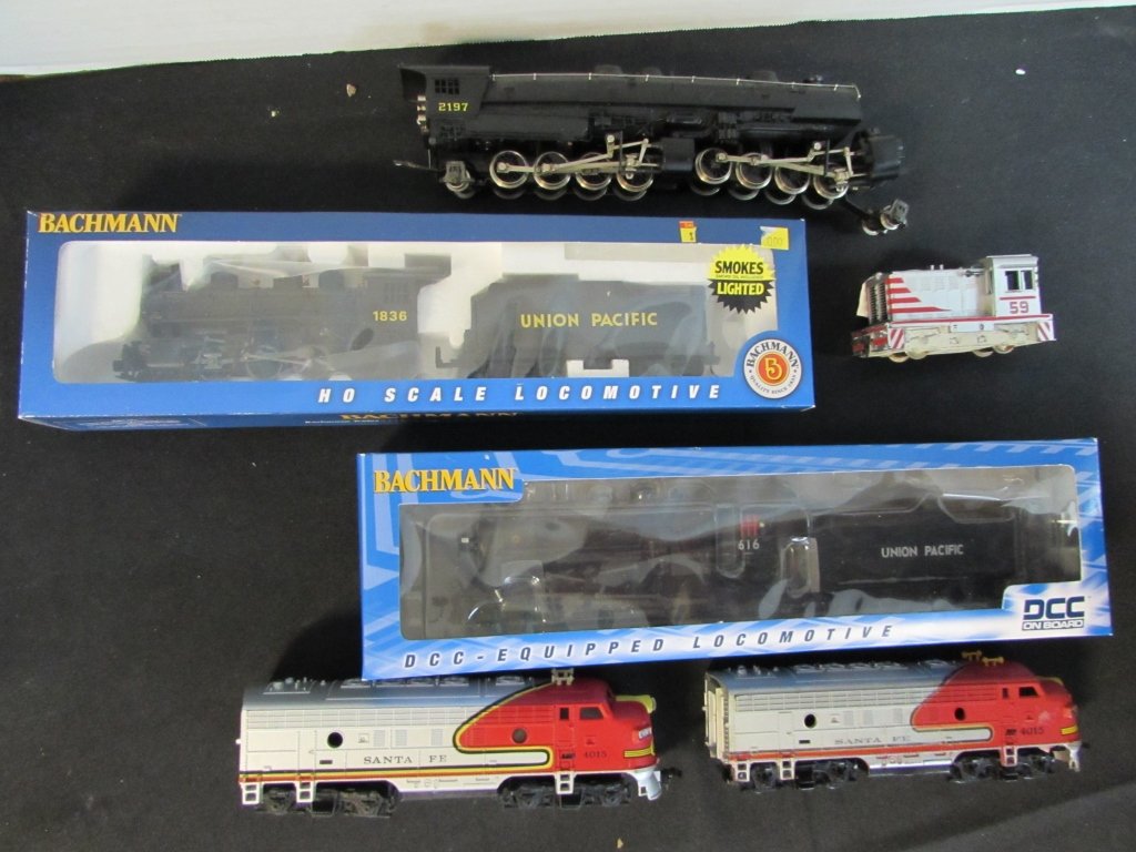 6 PC Bachmann Tyco Athearn Locomotive Train Lot: 139.4c. Two bachmann new in box, one athearn, two tyco, one Rivarossi. Good condition model.