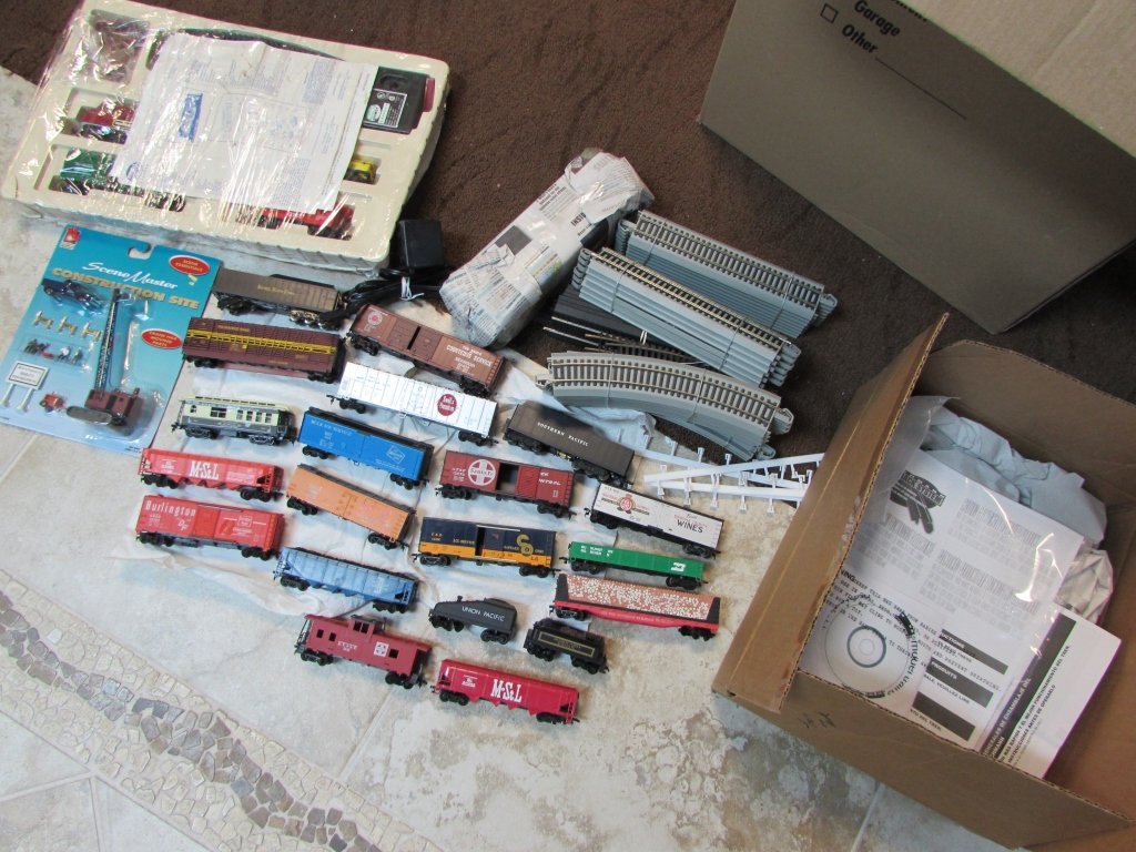 20 PC Model Train Lot & Bachmann Tracks: 139.4d. Large collection of model railroad trains & freight cars. Model Power set is in plastic wrap. Cars mixed variety. All tracks are bachmann. Everything in picture is included