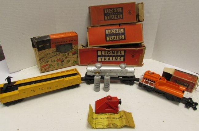 LIONEL TRAIN TANK CAR TRACK CLEANER: 36.0 0 GAUGE LIONEL LOT - No. 6465 TANK CAR, No. 3927 TRACK CLEANING CAR, No. 3562 OPERATING BARREL CAR, LIONEL TRACK CLEANING FLUID CONTAINERS, No. 260 ILLUMINATED BUMPER, "LIFE-LIKE" EVERGREEN TREES