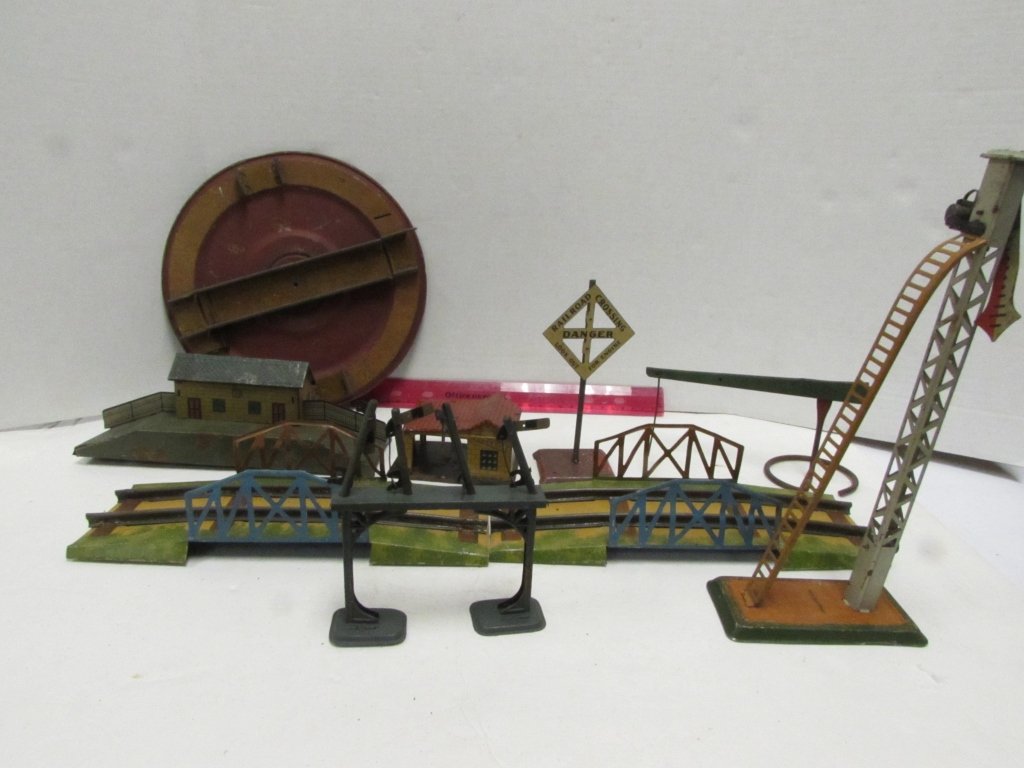 GERMAN TRAIN MARKLIN FANDOR BING ACCESSORIES MAERKLIN: 2.0. MARKED "MADE IN GERMANY" STATION PARTS & SIGNS VINTAGE TIN TOY TRAIN TRACK TURNTABLE, GAS & OIL STATION BUILDING, CROSSING SIGNS, TRACK PIECES.