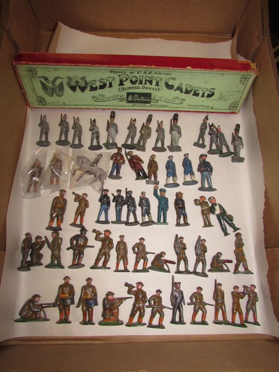 MANOIL BARCLAY'S & BRITAIN'S MIXED SOLDIERS: 2.0. INCLUDES EARLY BRITAINS BOX. SOME PAINT MISSING, VIEW PICTURES. LEAD TOY WORLD WAR I INFANTRY & WEST POINT CADETS. 54 PIECE LOT.