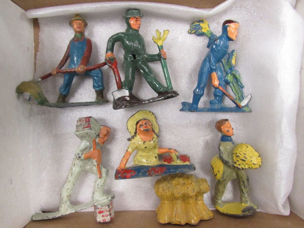 MANOIL BARCLAY FARMER LEAD FIGURINES: 2.0. CIVILIAN LOT MATCHING TOY FARMERS. 6 PIECES TOTAL. UNSIGNED. SOME WEAR.