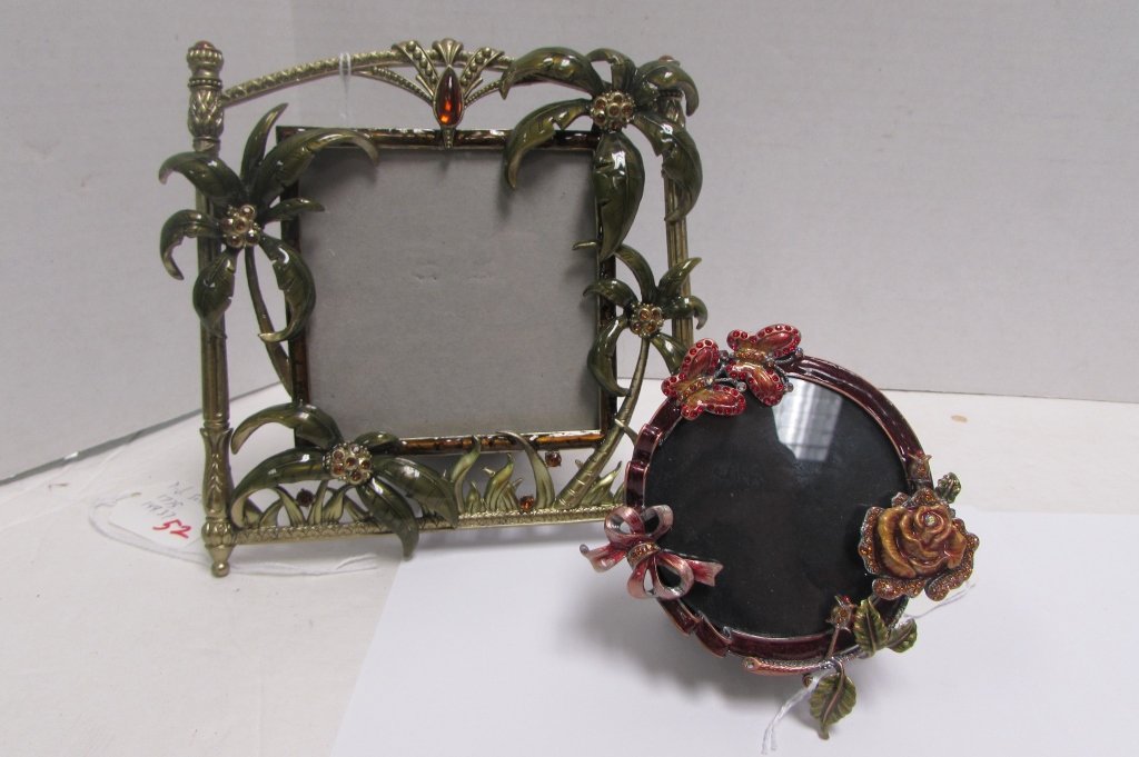 2 ENAMEL PICTURE FRAMES JAY STRONGWATER STYLE: 3.0 TWO ENAMEL PICTURE FRAMES JAY STRONGWATER STYLE. ROUND FRAME MEASURES 4" IN DIAMETER. SQUARE FRAME MEASURES 7"