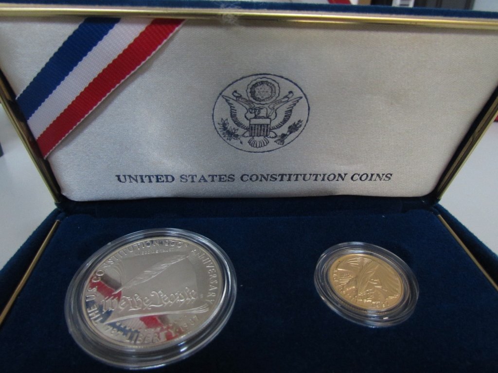 1987 US GOLD & SILVER PROOF CONSTITUTION COIN SET: PROOF SET CONSTITUTION 1987 GOLD AND SILVER. ORIGINAL BOX AND SLEEVE.