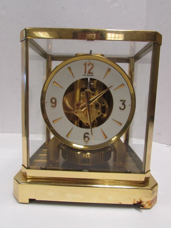 MANTLE CLOCK JAEGER LECOULTRE ATMOS 528: 2.0 LECOULTRE ATMOS SWISS MADE CLOCK. 15 JEWELS, UNCHIPPED GLASS. Powered by atmospheric pressure. A hermetically closed capsule houses a gaseous mixture which expands when the temperature