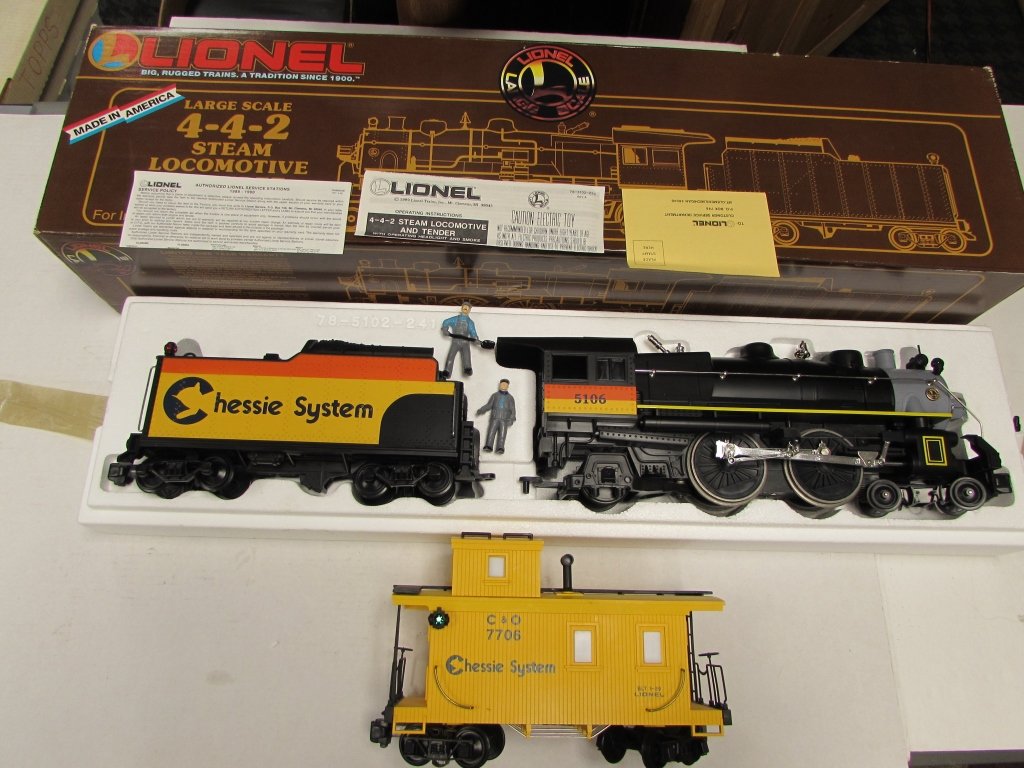 LIONEL TRAIN SET 1990 LARGE G LOCOMOTIVE TENDER: 48.51 LIONEL LOCOMOTIVE G SCALE 4-4-2 SANTA FE STEAM ENGINE & TENDER. APPEARS NEW IN BOX. CHESSIE CABOOSE INCLUDED.