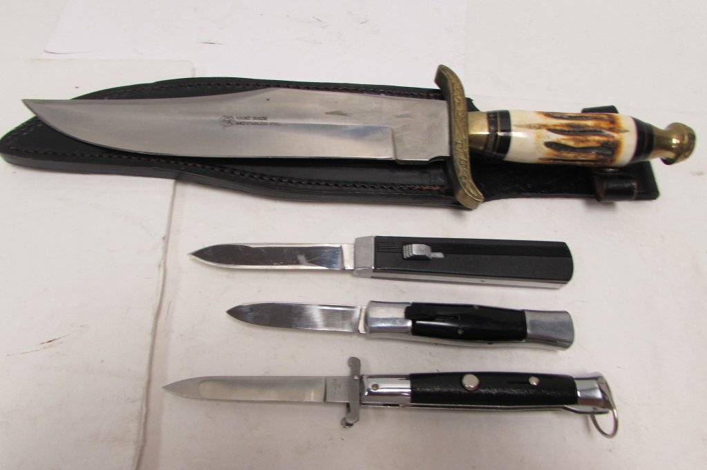AUTOMATIC KNIVES STAINLESS FIXED BLADE: 212.0 KNIFE LOT 4 pc. 3 AUTOMATIC SINGLE EDGED STILETTOS - 7" - 8.75" LONG; FIXED BLADE BOWIE KNIFE HAND MADE STAINLESS 15" LONG IN LEATHER SCABBARD.