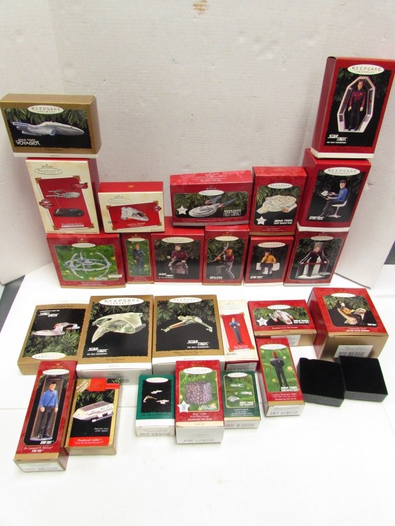 25 STAR TREK HALLMARK CHRISTMAS ORNAMENTS FIGURES: 217.4 STAR TREK DEEP SPACE NINE / VOYAGER / THE NEXT GENERATION HALLMARK COLLECTABLE ORNAMENTS / FIGURINES. UNOPENED IN ORIGINAL BOXES. 25 PIECES.
