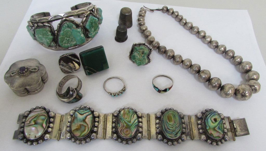STERLING SILVER JEWELRY LOT AMERICAN INDIAN: 5.203 INCLUDING 12 ITEMS: TURQUOISE CUFF BRACELET, ABALONE BRACELET, 4 RINGS, 2 UNMATCHING CUFF LINKS, 2 THIMBLES, 1 NECKLACE, 1 COMPACT PILL CASE