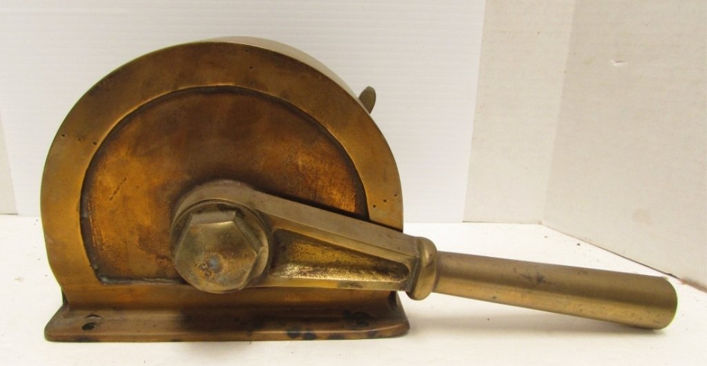 WWII ERA BRASS SHIP THROTTLE LEVER: NAUTICAL INSTRUMENT: BOAT'S THROTTLE LEVER. SOLID BRASS. 5.5" TALL x 7.25" WIDE. WORLD WAR 1 ERA, FROM A COLLECTOR OF HIGH-END NAUTICAL ANTIQUES.