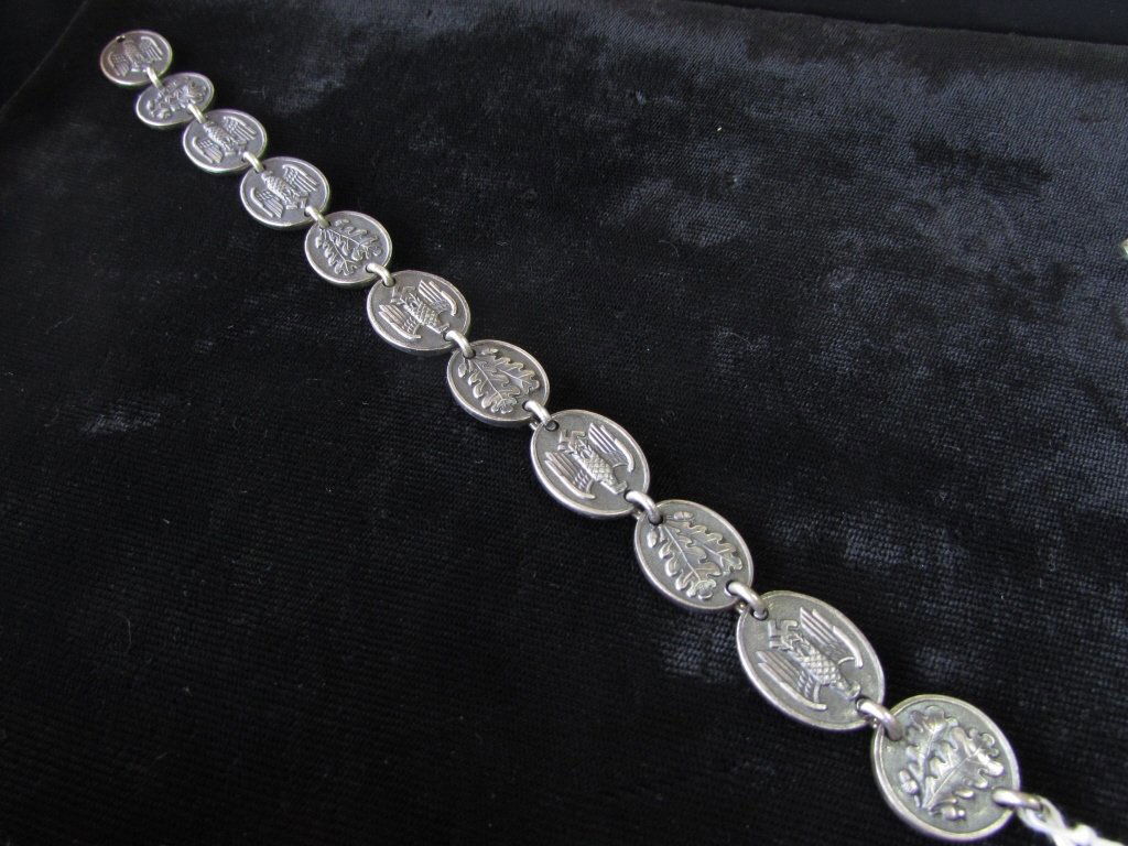 GERMAN STERLING KRIEGSMARINE BRACELET: LINKS ALTERNATE BETWEEN OAK LEAF BUNCH AND A WWII NAZI NAVY EMBLEM OF AN EAGLE HOLDING A SWASTIKA. LIKELY AN OFFICER'S DRESS CHAIN FOR A DAGGER. NO CLASP. MEASURES 9" X 5/8"