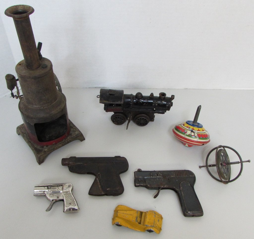 18 PC TOY LOT- TRAIN, TOPS, GUNS, CAR: 268.8 WEEDEN CANDLE STICK STEAM ENGINE, WIND UP TOY TRAIN, 2 TOPS, SPARK GUN, WATER GUN, TOY GUN, TOY CAR.