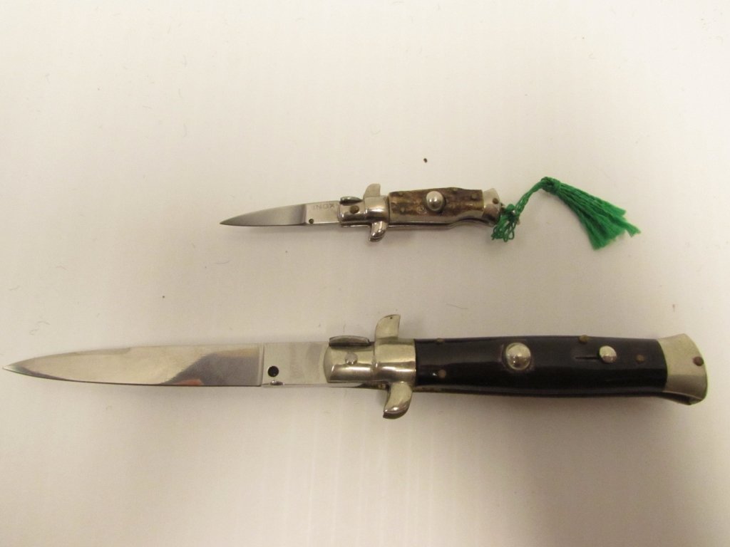 AUTOMATIC KNIVES ROSTFREI INOX BABY STILETTO: 212.0 AUTOMATIC OPEN KNIVES LOCKING FOLDING (2) BABY INOX STAG HANDLES 1" BLADE, 2 3/4" OVERALL; ROSTFREI 3" BLADE, 6 1/4" OVERALL. BOTH IN GOOD WORKING CONDITION. APPEARS NEW.
