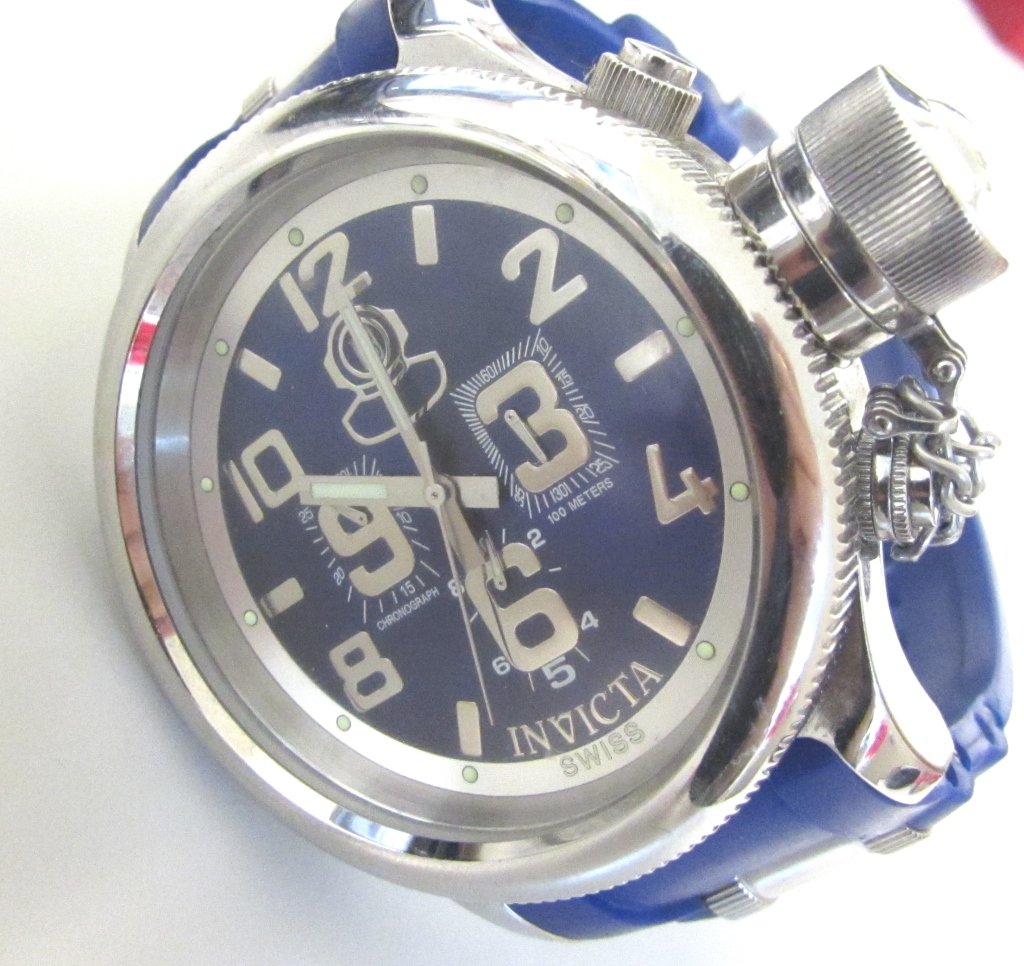 INVICTA RUSSIAN DIVER WATCH STAINLESS STEEL: SIGNATURE COLLECTION CHRONOGRAPH MODEL 4580. BLUE RUBBER SPORTS BAND MAN'S WRIST WATCH. BEZEL IS 2". PRE-OWNED CONDITION.