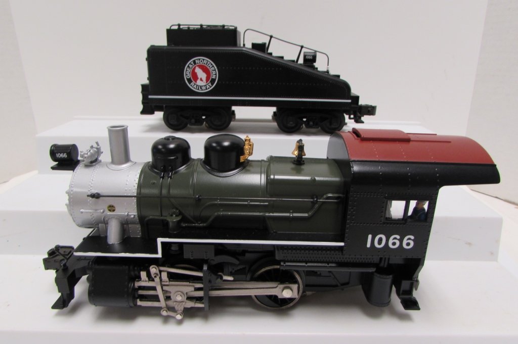 LIONEL TRAIN CAR 1066 ENGINE & TENDER GREAT NORTH: 118.173A LIONEL LOCOMOTIVE TOY TRAIN ENGINE #1066 & LIONEL GREAT NORTHERN RAILWAY TENDER. 9" LONG & 7" LONG.