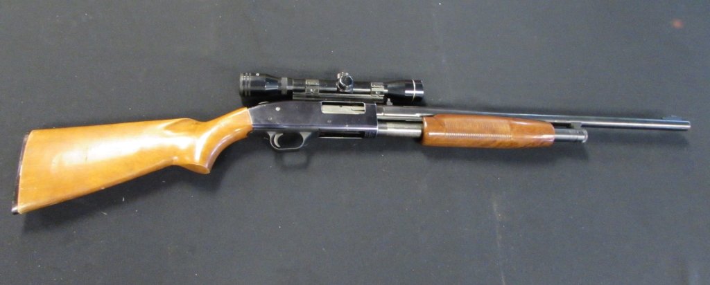 MOSSBERG 12 ga SHOTGUN 500AT TASCO SCOPE: MOSSBERG MODEL 500 12 GAUGE LONG GUN. & TASCO 2.5x32 SCOPE. PUMP ACTION, WOOD STOCK, BLUED FINISH, ADJUSTABLE SIGHTS, 24" BARREL, MANUAL SAFETY (G527334)