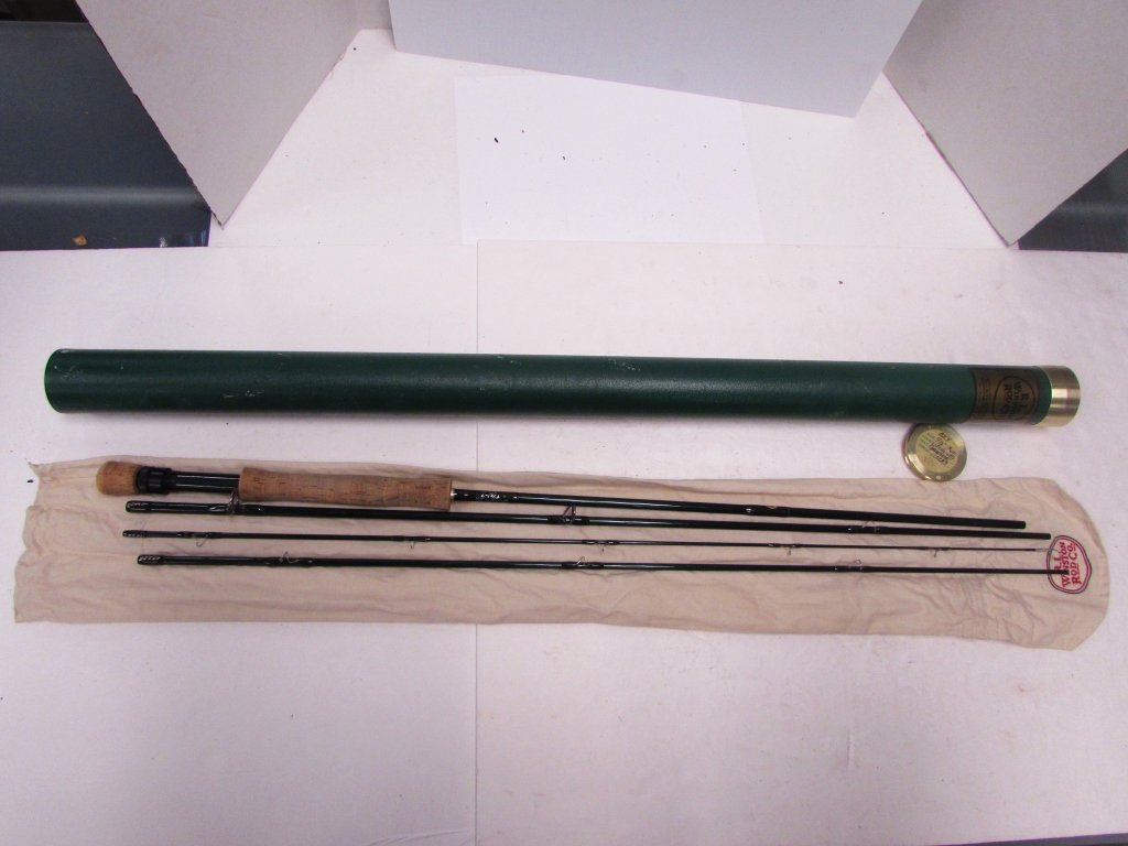 R.L WINSTON ROD FLYFISHING BORON II X 9.5' 3 pc: 149.0 WINSTON FLY FISHING 4 PIECE POLE. 9 1/2' LONG, 7 wt. 3 1/2 OZ. CIGAR HANDLE w/ THUMB REST. INCLUDES ALUMINUM CARRYING CASE.