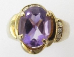 2CT AMETHYST DIAMOND RING 14K YELLOW GOLD: 118.188 6 DIAMONDS, 2 CT AMETHYST. 5.1 GRAMS SOLID 14K.
