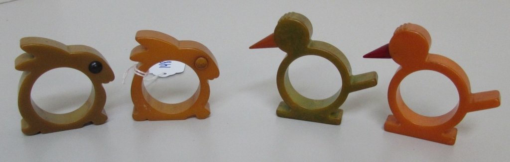 4 BAKELITE NAPKIN RINGS C1930 2 BUNNY 2 BIRD: 217.8 BUNNIES MEASURE 2" EACH SIDE, INNER DIAMETER 1-1/3" BIRDS 3", 1-1/3" DIAMETER