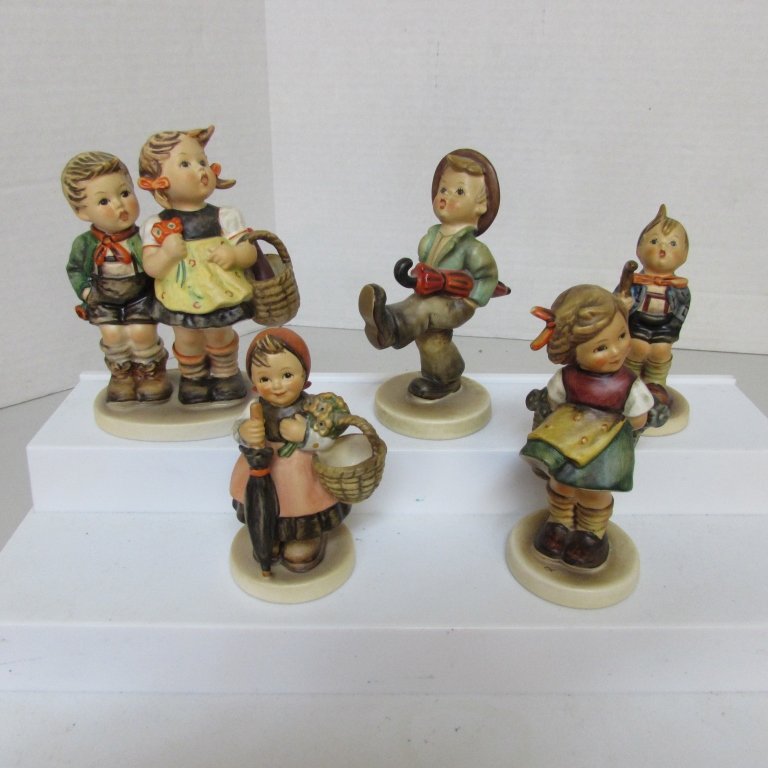 5 HUMMEL FIGURINE 49/0, 76 2/0, 109, 350, 377: 5 GENUINE GERMANY GOEBELS: #49/0 TO MARKET 5"; #76 2/0 LITTLE HIKER 4" ARTIST MARK; #109 HAPPY TRAVELER 5"; #350 ON HOLIDAY 4 1/4" ARTIST MARK; #377 BASHFUL 4 1/2". ALL NO CHIPS, NO CRACKS, MINOR WEAR