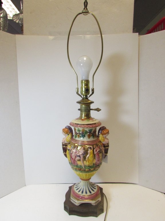 CAPODIMONTE LAMP ELECTRIC PORCELAIN POTTERY MAIDEN: 232.9 MAJOLICA STYLE POTTERY LIGHT IS 31" TALL x 7" WIDE.