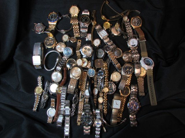 WATCH LOT QUARTZ AUTOMATIC WIND MEN & WOMEN: FOSSIL, GENEVA, CASIO, EDDIE BAUER, TIMEX, PULSAR, CITIZEN, PEPSI COLA, ARMITRON, SEIKO, WALTHAM, BIJOUX TURNER, GUESS, DISNEY, ETC. MANY IN WORKING CONDITION. 60 PIECES OVERALL.