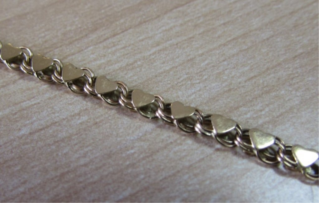 HEART LINK CHAIN BRACELET 10K GOLD 7 1/4": 136.135. MEASURES 7 1/4 INCHES LONG. WEIGHS 3 GRAMS 10K YELLOW GOLD.