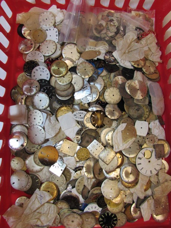 LARGE WATCH DIAL LOT FACE PARTS MENS WOMENS: HUNDREDS OF VINTAGE WRISTWATCH DIALS OR FACES: TISSOT, HILTON, WALTHAM, ORVIN, INCABLOC, SPORTSMAN, CLINTON, BENRUS, JEAN CARDOT, BULOVA, WESTCLOX, ELOXAL, ETC.