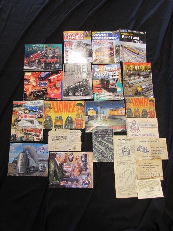 15 LIONEL BOOKS BROCHURES & INSTRUCTIONS 1957-2009: 52.36E TOY TRAIN MAGAZINES, PAPERS, ETC. 15 PIECES.