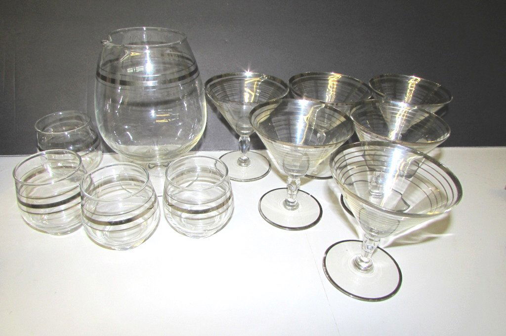 ART DECO COCKTAIL MARTINI PITCHER GLASS SILVER OVERLAY: INCLUDES 6 MATCHING MARTINI GLASSES, 4 COGNAC GLASSES (SNIFTERS) AND ONE MATCHING PITCHER. GREAT ANTIQUE C.1920 SET FOR WHISKEY, BRANDY, COGNAC, APERITIFS, COCKTAILS OR OTHER LIQUOR OR LIQUEUR. GREAT