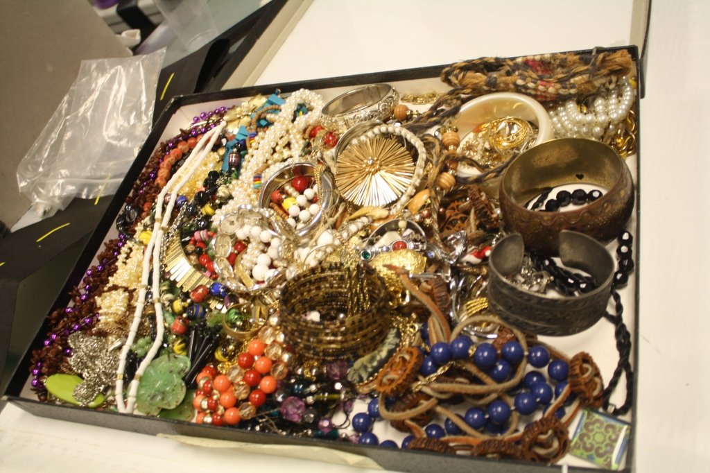 COSTUME JEWELRY LOT BRACELETS NECKLACES RINGS: JEWELRY. BEADS, METAL CHAINS, PENDANTS, EARRINGS, CUFFLINKS, ETC. 50+ PIECES.