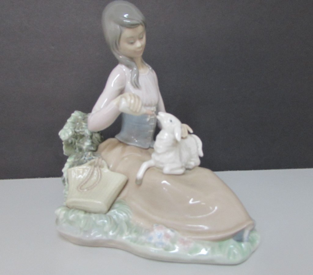 LLADRO "LITTLE BO PEEP" GIRL & LAMB IN GARDEN: 7" TALL. NO CHIPS NO CRACKS.